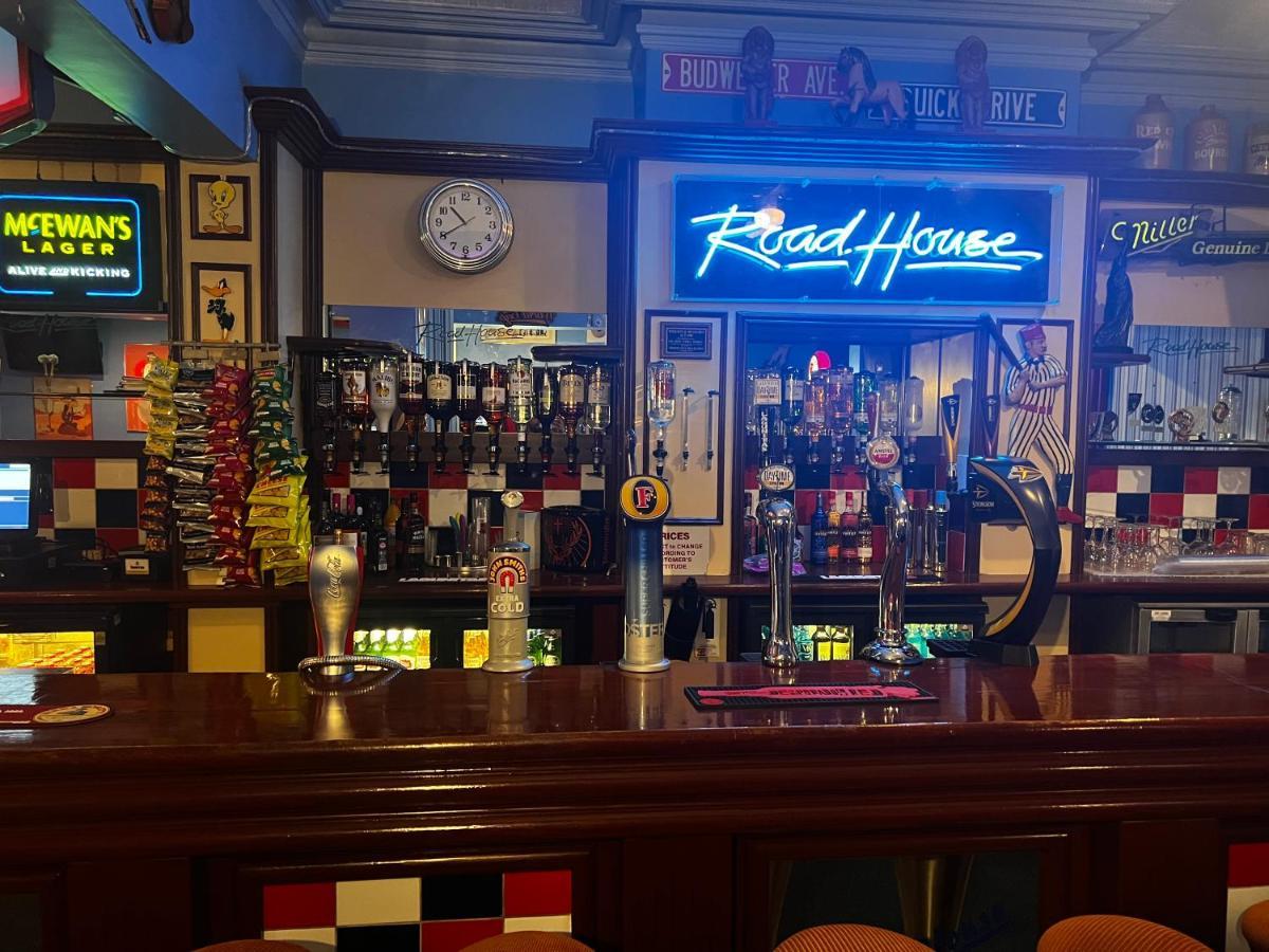 The Roadhouse Hotel カーライル エクステリア 写真